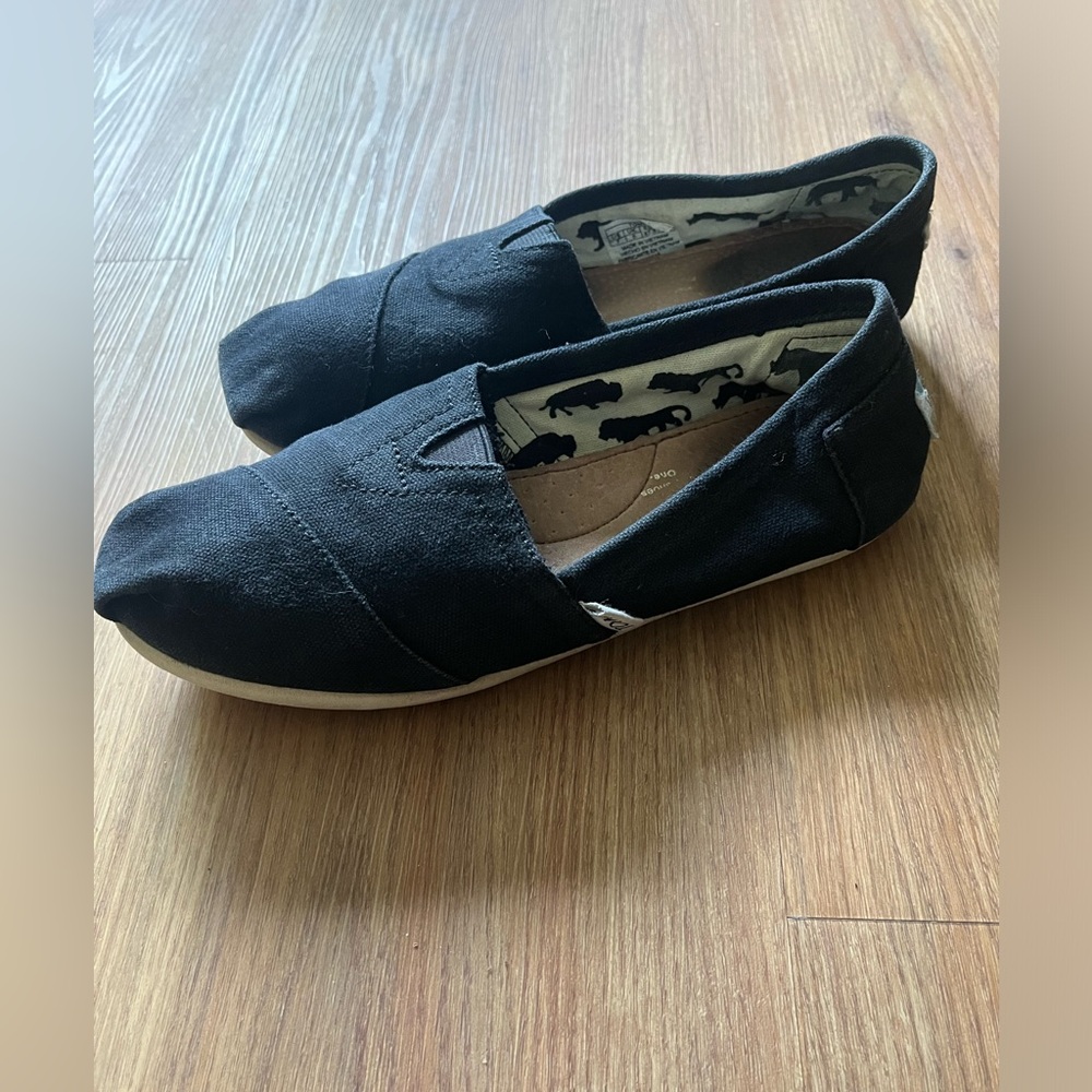 TOMS Black Slip-On Canvas Sneaker/Shoe